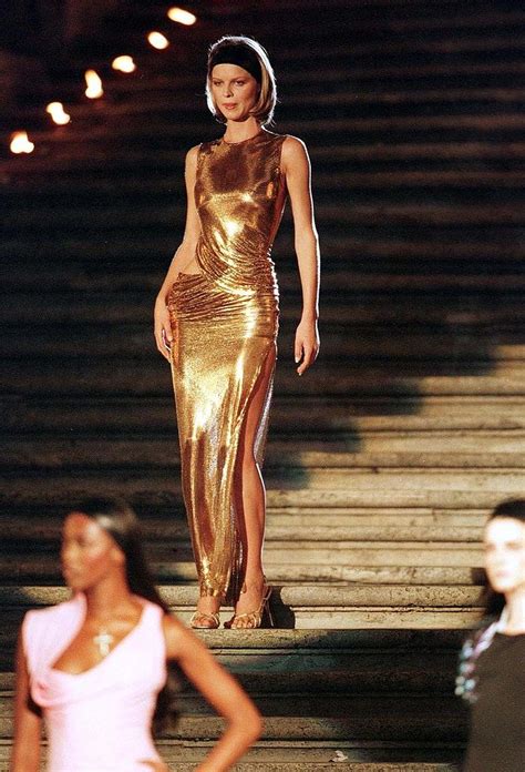 versace donna sotto le stelle 97|atelier versace fashion show.